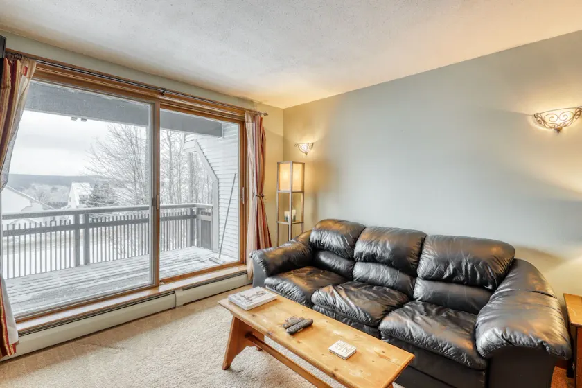 Ski-in/out condo with  pool, hot tub, sauna & fast WiFi - Image 1