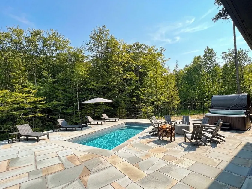 Heated Pool, Hot Tub, Barrel Sauna, EV | 5 Min to Stratton Base Lodge - Image 1