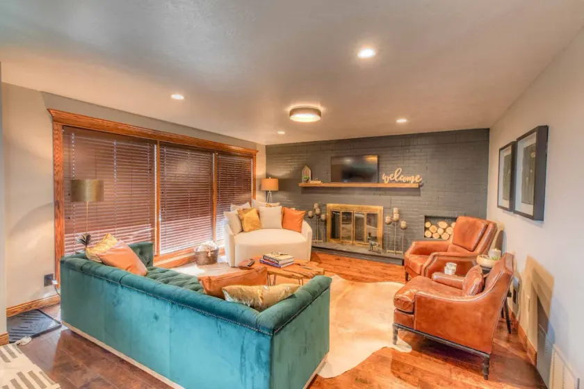 Leather&Spruce - Luxury Lake area fun funky home with amenities. Great for 2-18! - Image 1