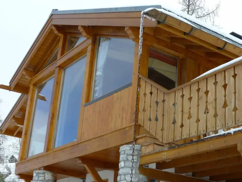 Chalet de 95 m² avec 3 chambres, jardin et terrasse - Vue sur les montagnes - Image 1