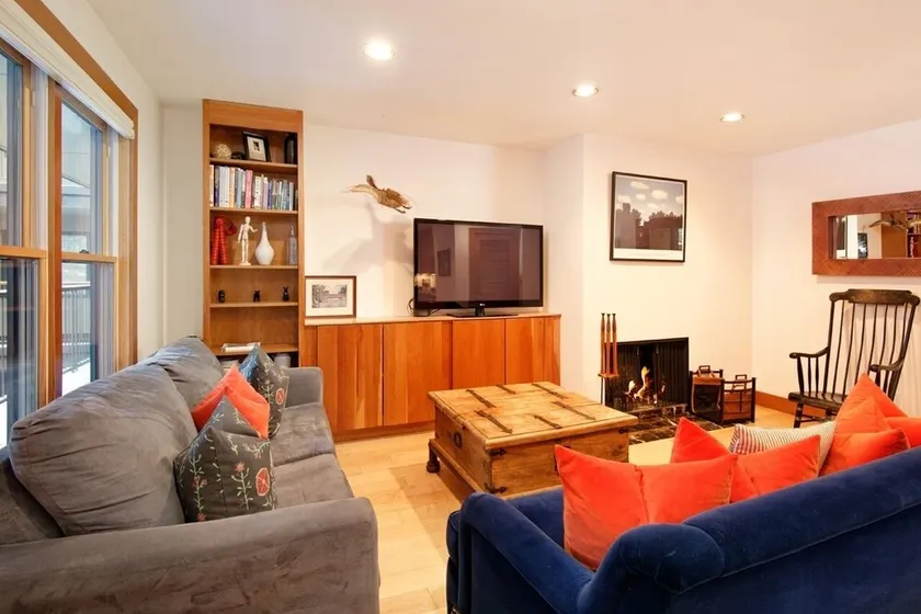 Ute Condominiums Unit 204, Condo with Fireplace & Parking - Image 1