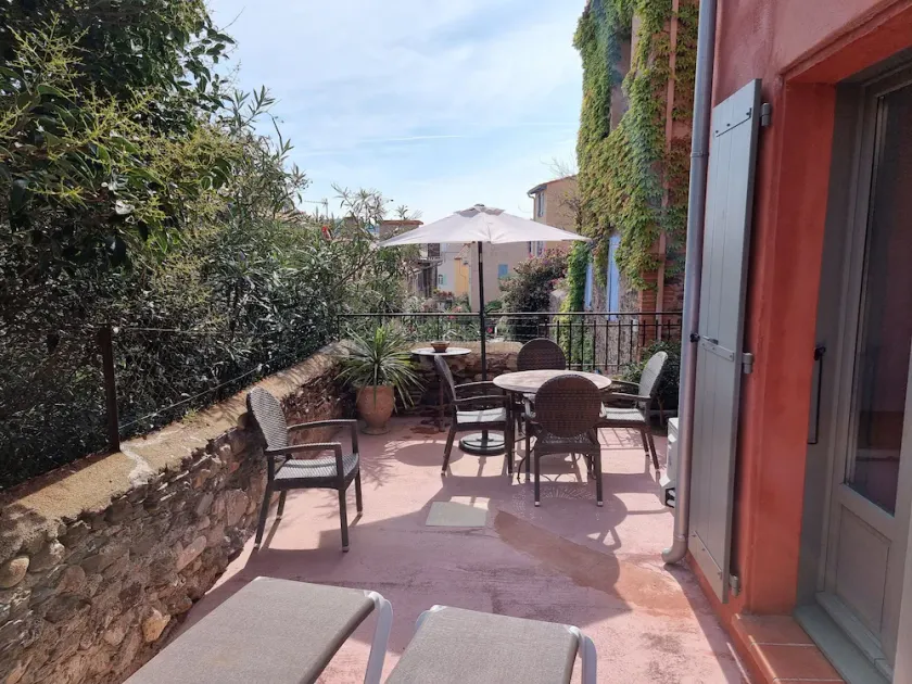Rated 5 stars, top-tier T3 in a quiet, traditional neighborhood, patio with a view - Image 1
