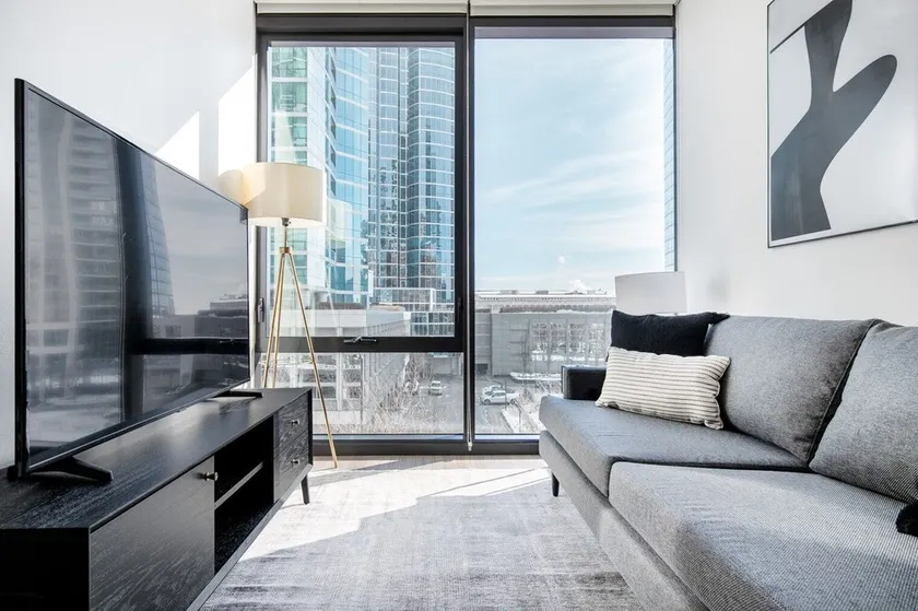 Helles South Loop 1-Zimmer-Apartment mit Pool, Fitnessstudio, zu Fuß zum Museumscampus, von Blueground - Image 1