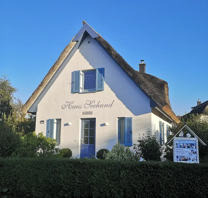 thatched roof house at the sea, pets welcome, fenced - Image 1