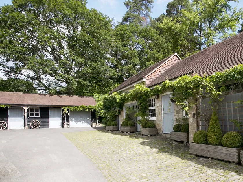 4 Schlafzimmer Unterkunft in Fernhurst - Image 1