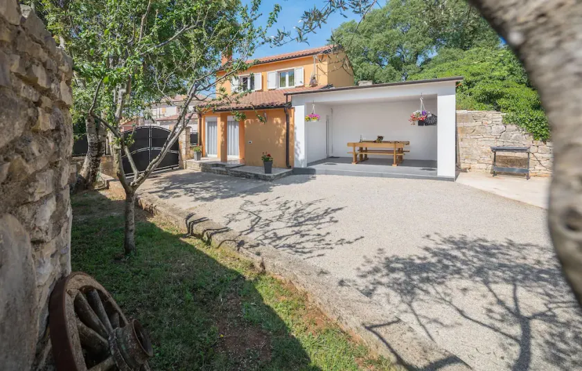 Fantastica casa con 2 camere da letto a Rovinjsko. - Image 1