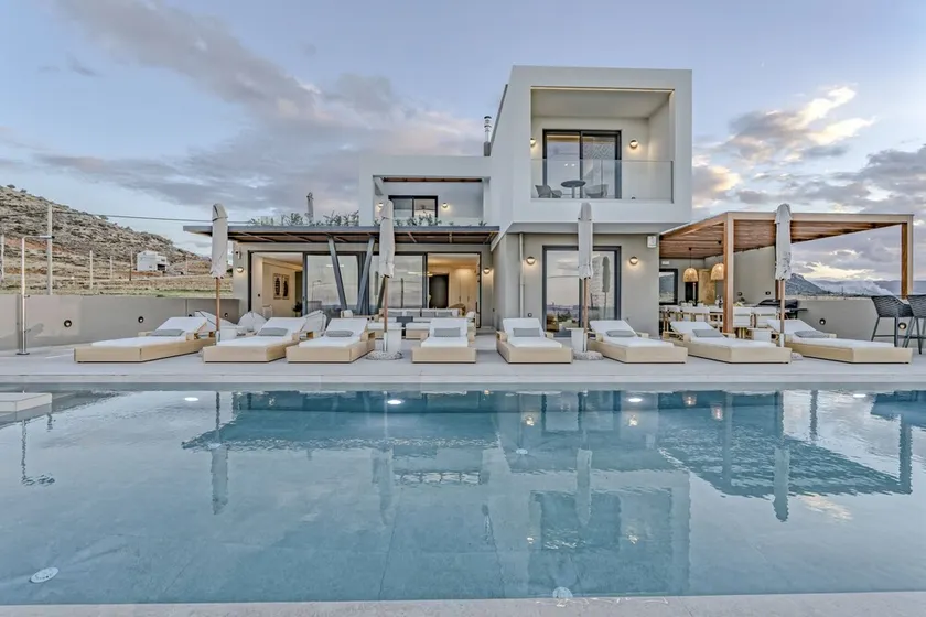Villa Luxury Heaven - with Heated Pool - Image 1
