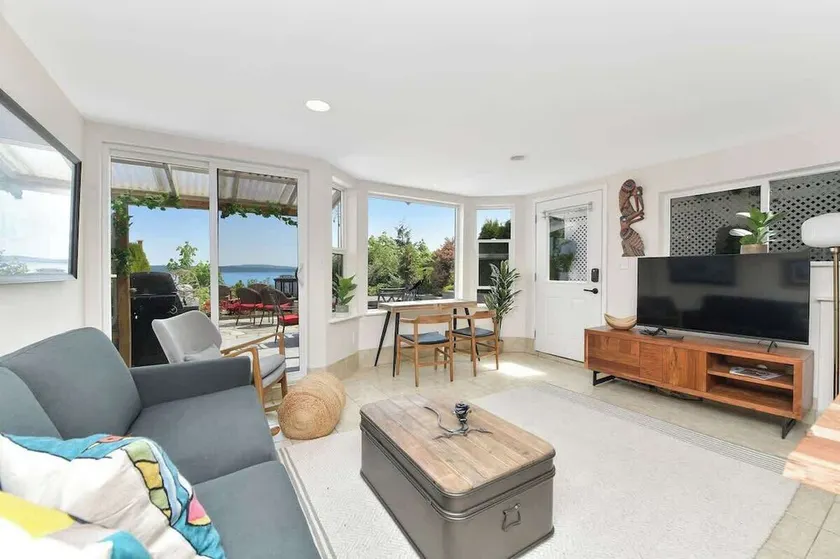 Gulf Island View Suite by EMR Vacation Rentals - Image 1