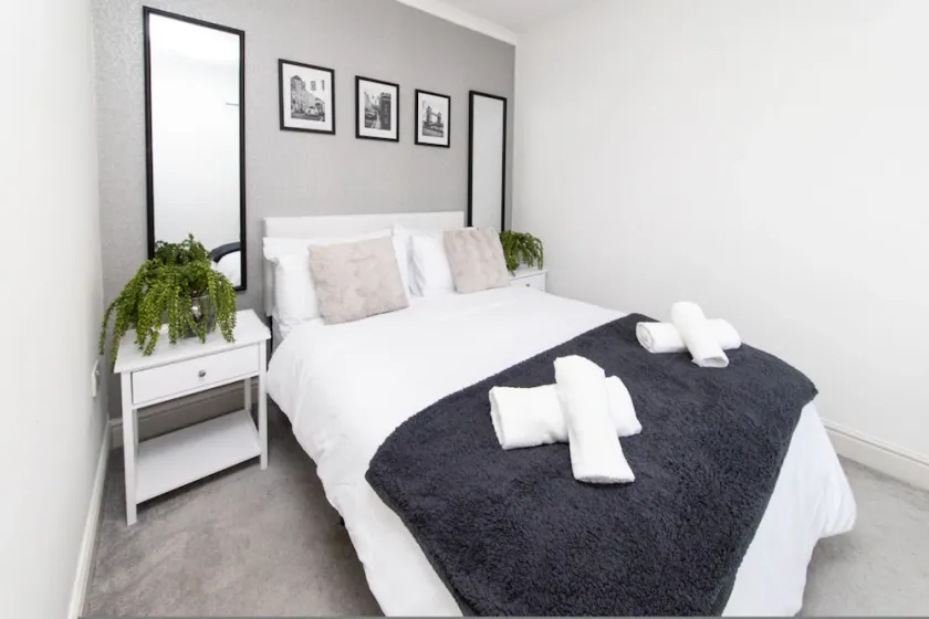 3BR Thames Retreat | Heathrow 10min | Train 5min - Image 1