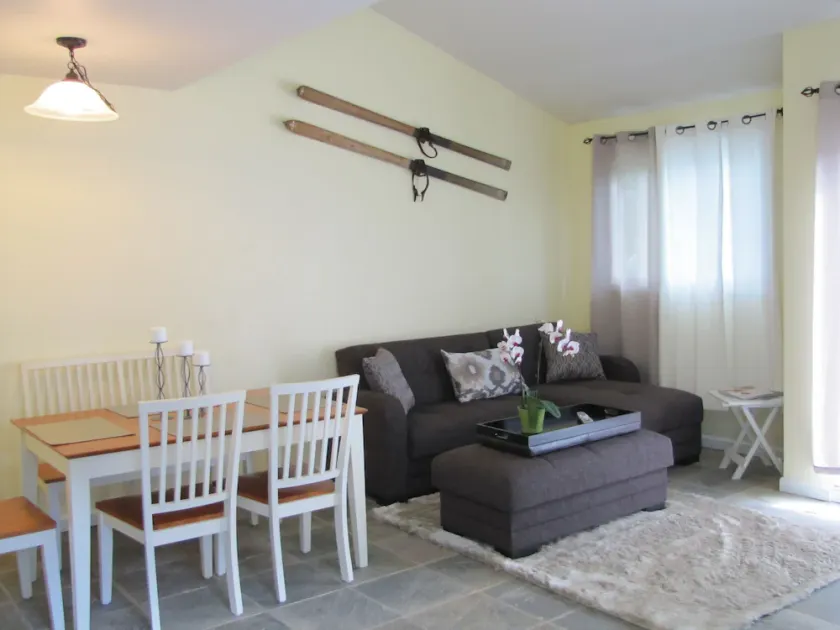 Étapes pour skier, boutique, et dîner dans notre Condo de Charme - Image 1