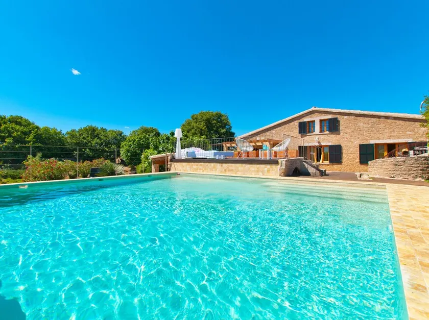 Designer villa med udendørs jacuzzi, have, swimmingpool, 150 m fra stranden, Wifi - Image 1