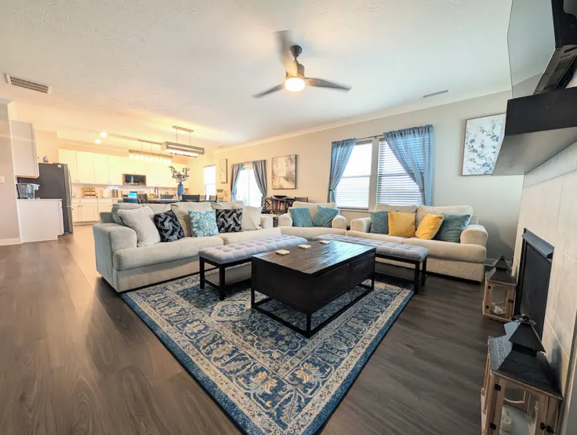 Spacious Home Near Grand Park & Chatham Hills: 3 Kings, 2 En-Suites & Pond View - Image 1