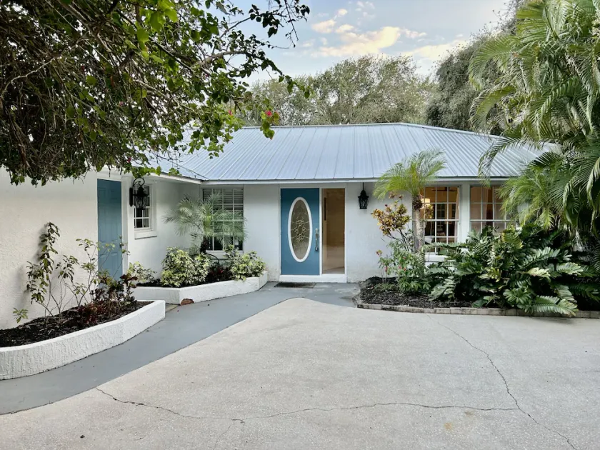 A luxurious beach getaway on the island in Vero Beach  - Image 1