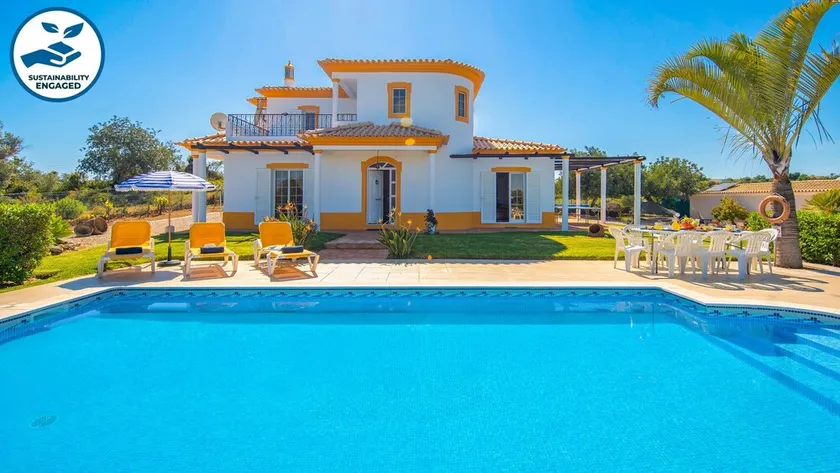 Elegant villa with BBQ and heatble pool - Image 1