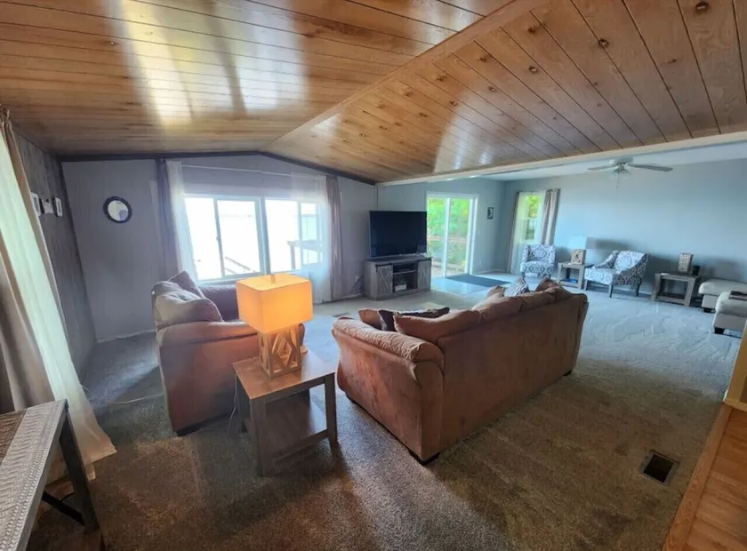 Rummeligt 4 soveværelser 2 badeværelser Lake House på Lake Superior for op til 8 personer - Image 1
