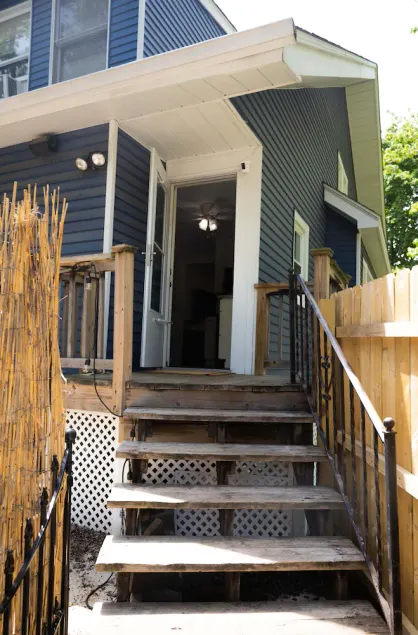 2-bedroom vacation home just 17 minutes drive to Ford Field - Image 1