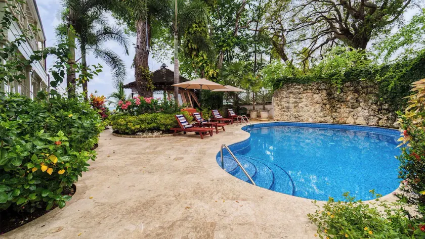 Stunning Beachfront Retreat with Pool - Hemingway House - Image 1