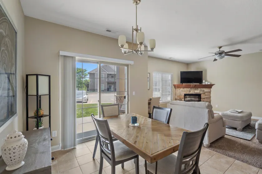 Spacious & Convenient Family Friendly 2.5 Bath Ground Floor Easy Access Kid Park - Image 1
