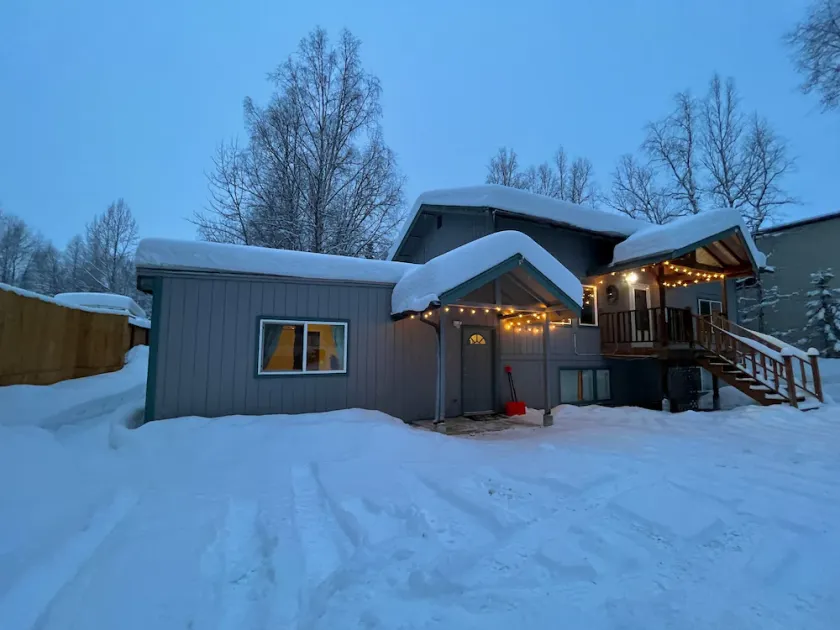 Alaskan studio in the mountains - Image 1