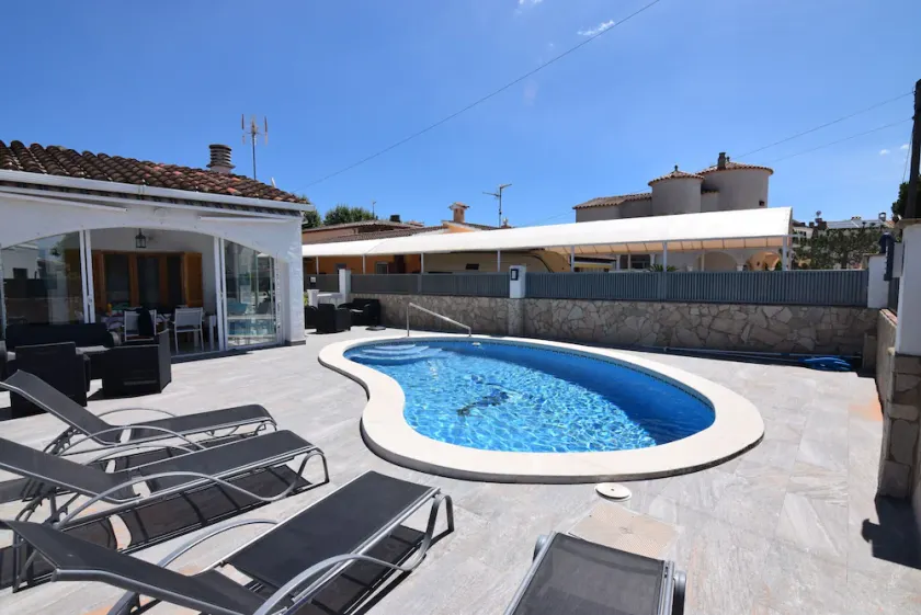 386-Belle maison avec piscine - Image 1