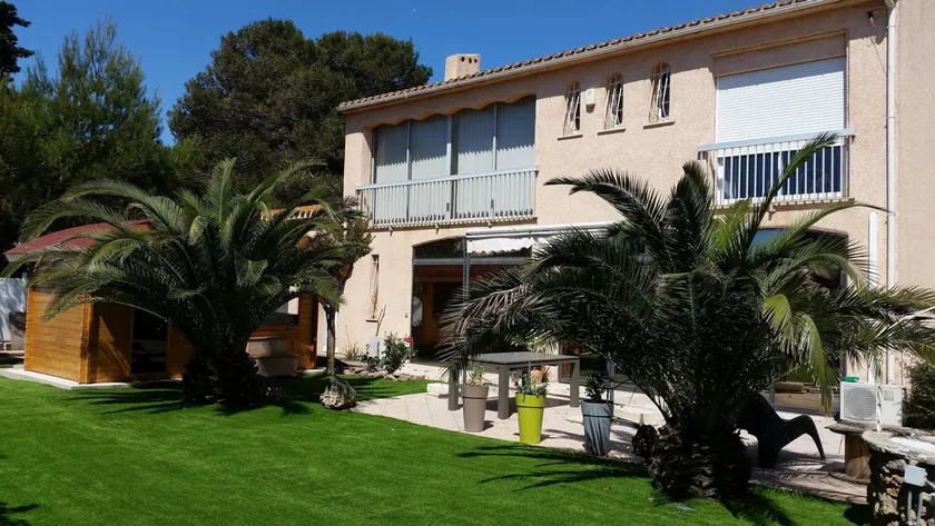 Air-conditioned villa with spa garden 8/10 persons - Image 1