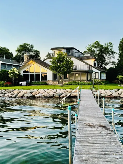 Tonka Bay Lake House on Lake Minnetonka - Image 1