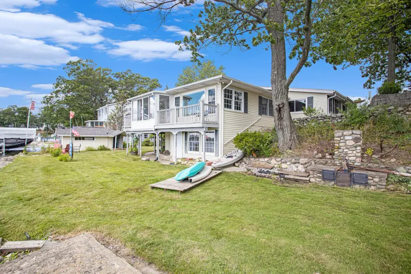 4 bedroom lakefront house on Pine Lake! Sunrise and Sunset views! - Image 1