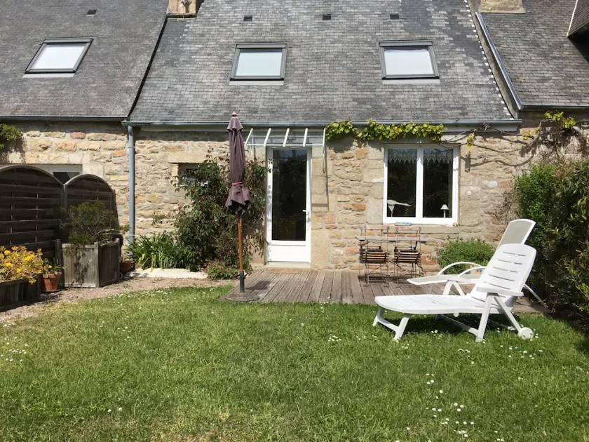 TY Yann Gîtes du Roi Arthur Renovated fisherman's cottage, 100m from the beach, quiet location - Image 1