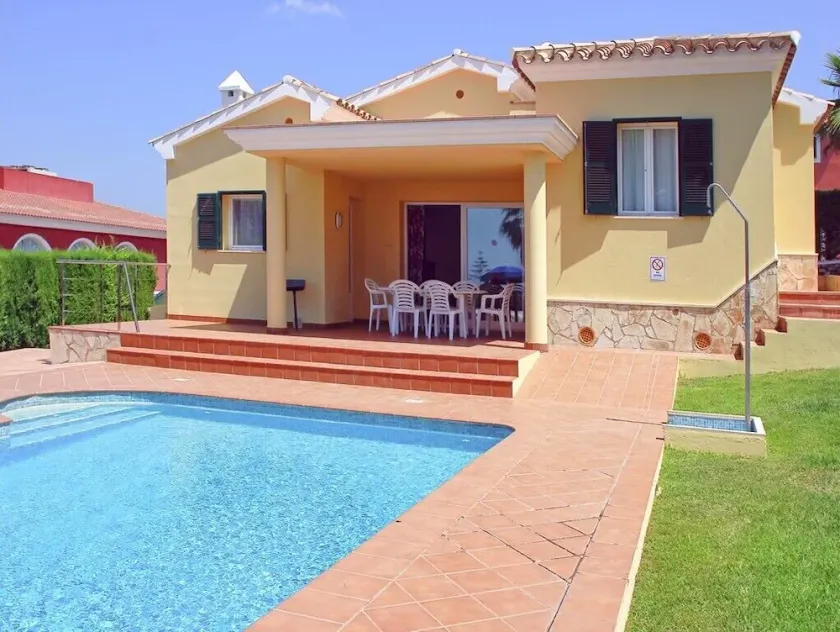 Magnifique villa de trois chambres, construit sur un seul niveau. - Image 1