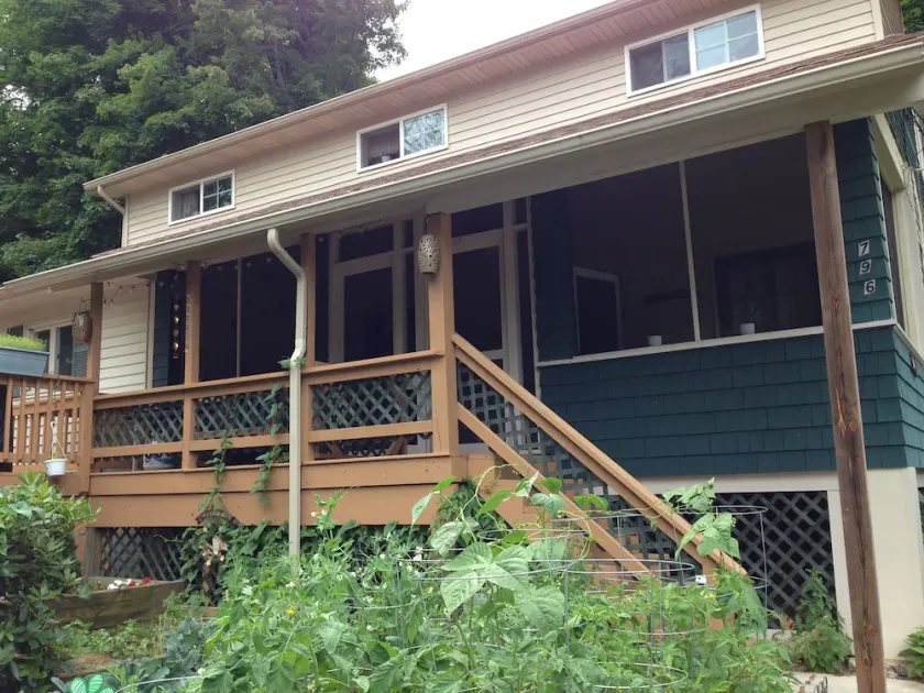 Lake George NY - Family & Pet Friendly Vacation Home  - Image 1