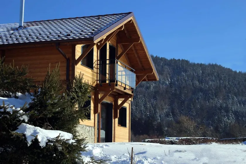 NY CHALET 10MIN AF GERARDMER LUKKET GRUNDLIGE WIFI-SPECIFIKATIONER INKLUDERET - Image 1