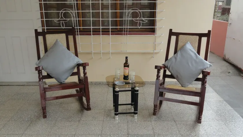 Hostal Bella Lago - Image 1