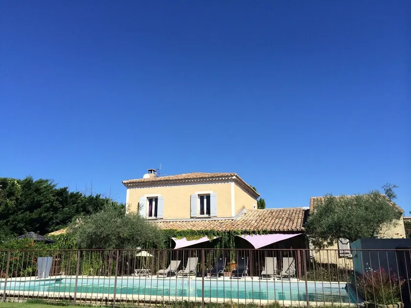 Charmerende landsted mellem Luberon, Alpilles og Ventoux, sikker swimmingpool, have - Image 1