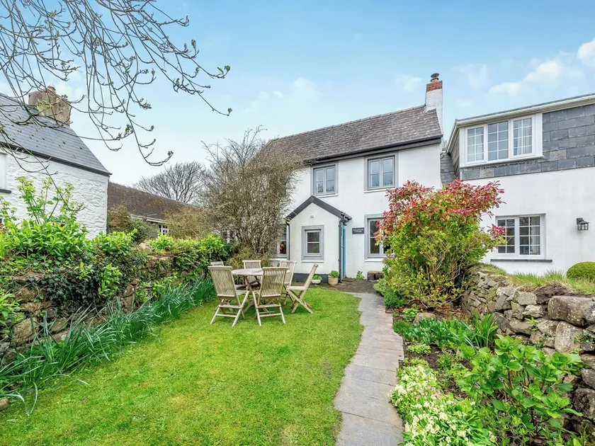3 bedroom accommodation in Solva - Image 1