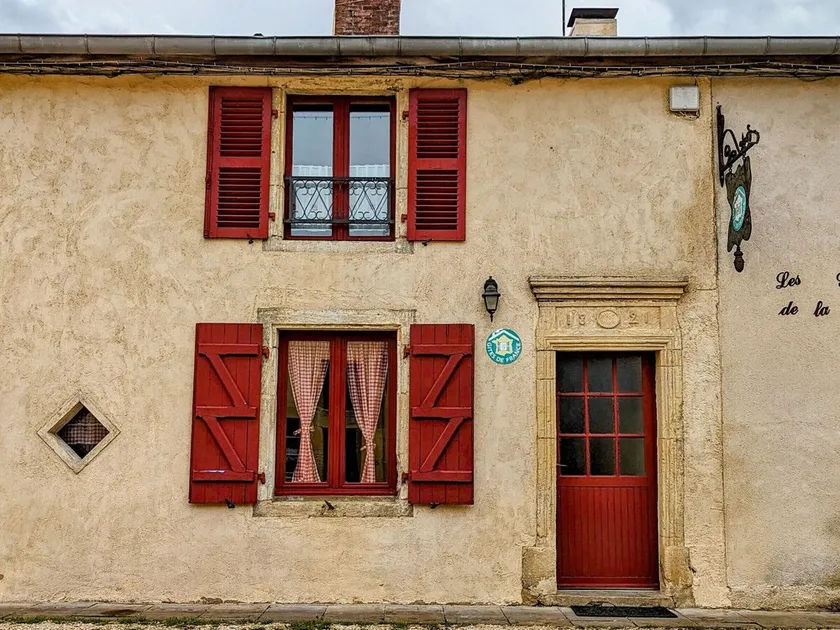 Comfortable cottage in Halles-sous-les-Côtes with fireplace and terrace - Image 1