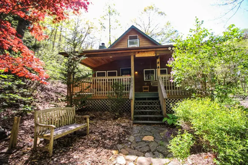 ROARING CREEK! Kabine m / HotTub, WiFi, Nær Boone On Stocked Trout Stream - Image 1