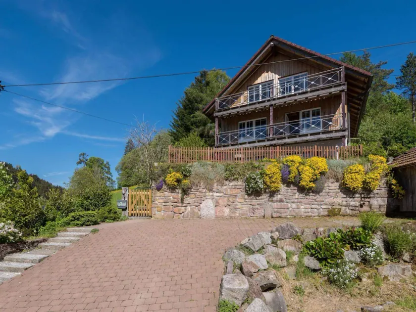 Beautiful Wood house: 170m², fenced garden, sauna, two fireplaces, wifi, next to forest - Image 1
