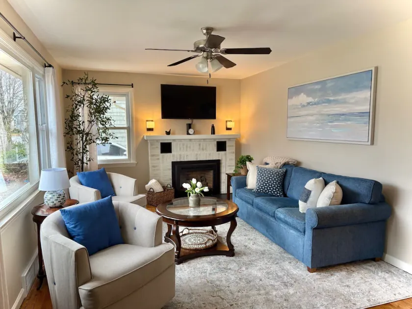 Sand & Snow - Remodeled / Great Location!  Walk to Downtown and Beach! - Image 1