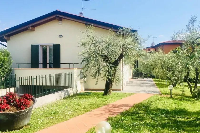 Villa \"Cà Olea\" 140 mq på landet kun 100 mtr fra søbredden - Image 1