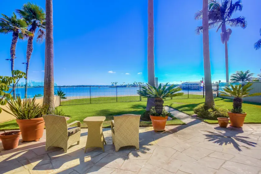 3500sf Gated Estate sur 1/3 Acre ★ 57 'de front de l'eau ★ Hot Tub - Image 1