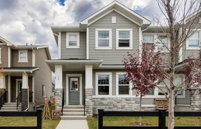 3 Bedroom Near Calgary & Mountains - Image 1