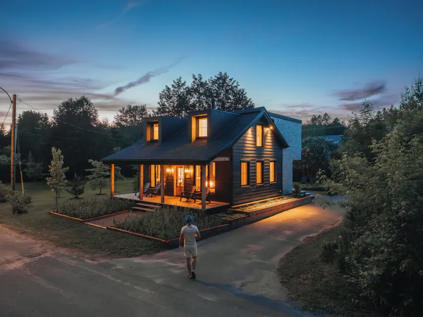 ōVive – Stunning River View, Design, Hot Tub & Tremblant - Image 1