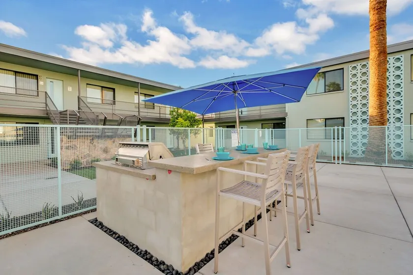 Primo Old Town Location w/ Heated Pool - Image 1