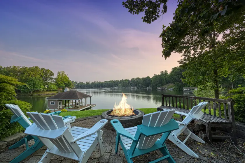 Paradise at Sunset Cove - Lakefront getaway with private dock, office, firepit, deck, & pool table - Image 1