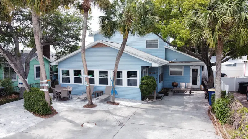 Newly Remodeled Deluxe Studio-No storm damage - Image 1