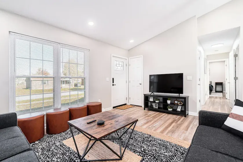 Ultimate Family Escape - 5BR 2.5BA - 2 Living Rooms - Image 1