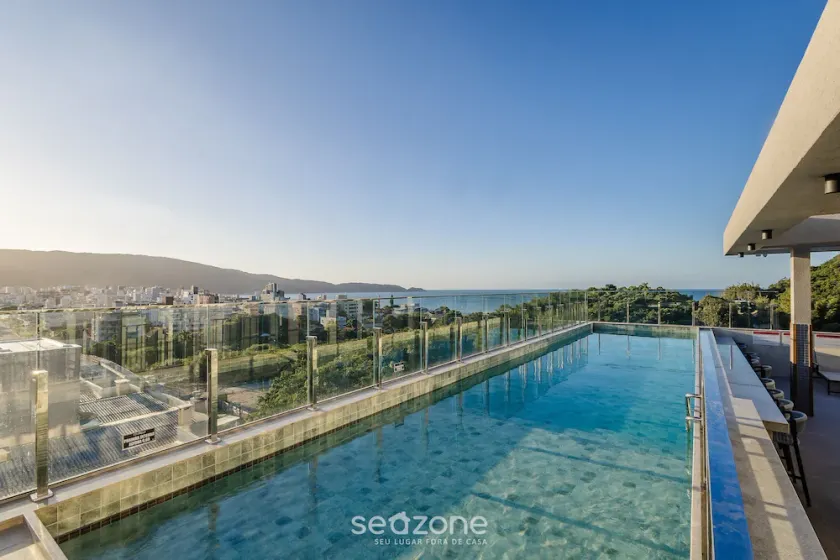 Sua estadia exclusiva com piscinas e jacuzzi a 500m da praia - ELF - Image 1