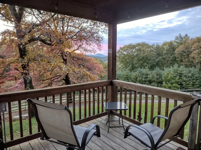 Remote cabin with gorgeous view and sunsets, pets free, fast Wi-Fi! - Image 1