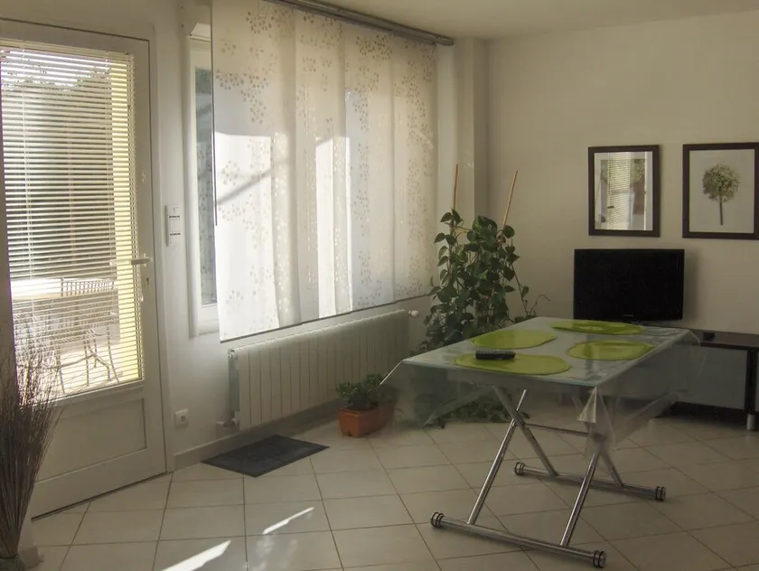 Conditioned apartment excellent condition (58m²) Pujaut (30) 8km from Avignon - Image 1