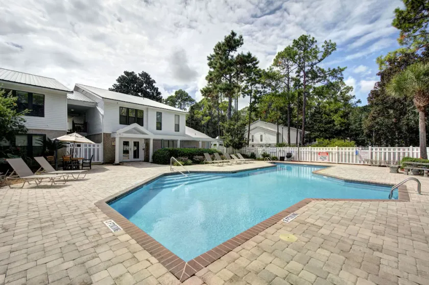 Gated Beach Condo • Pool, Tennis, Gym • Walk to Ziggy’s • St. Simons - Image 1